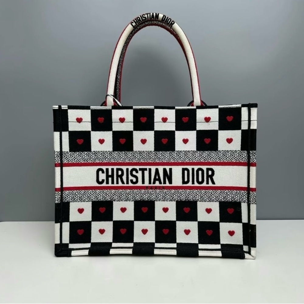 Rare 🖤❤️🤍Dior Book Tote medium Black &White Checkered